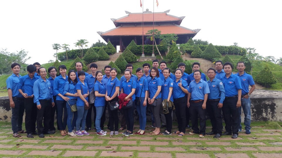 Đoàn Thanh niên Sở VHTTDL dâng hương tưởng niệm và chúc Tết đồn Biên phòng Long Phước 